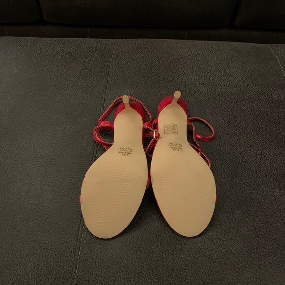 Red strappy heels - Picture 5 of 5
